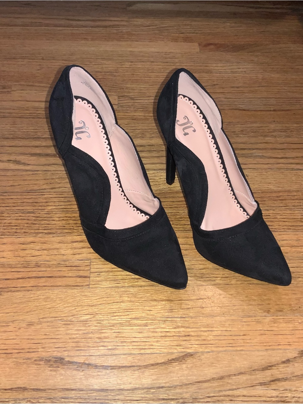 Women’s Black Pointed-Toe Suede Heels